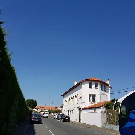 T2 Tres Bien Place A 2mns Des Plages アパート